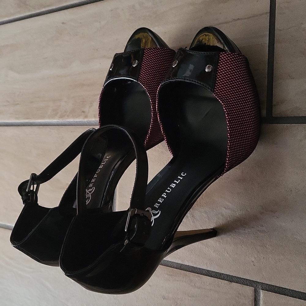--Rock & Republic heels